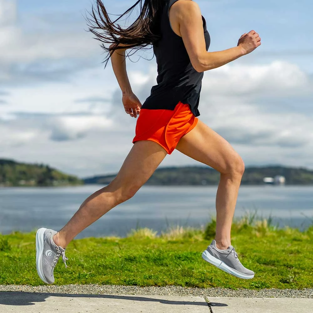 Topo Athletic Women's Phantom 3 Running Shoe - Grey/Stone- Wide (D) - Image 7